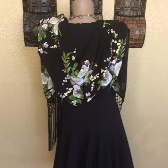 Kay Unger Accessories - Shoulder shawl / scarf to dress up your outfit